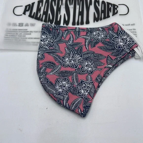 Ted Baker Pink Floral Face Mask TED BAKER LONDON Reversible Reusable
NWT - Picture 9 of 11